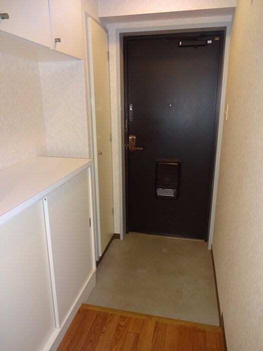 物件内観写真12　(玄関)