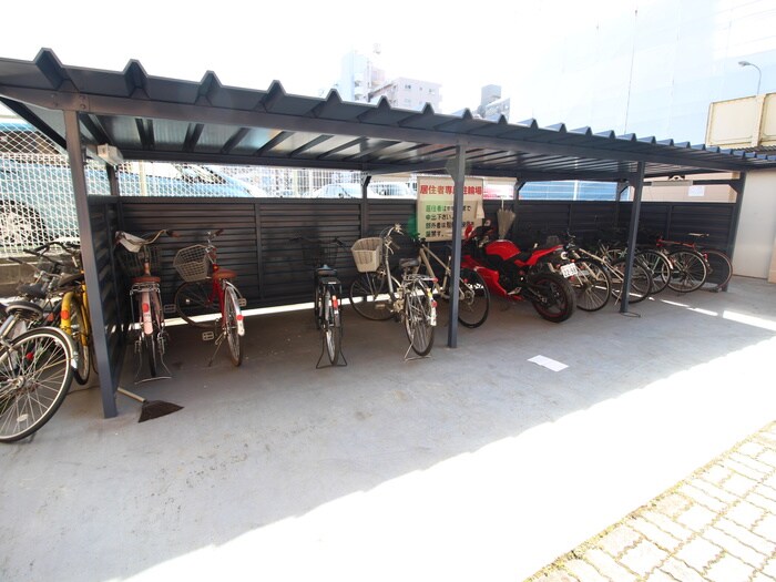 物件外観写真4　(駐輪場)