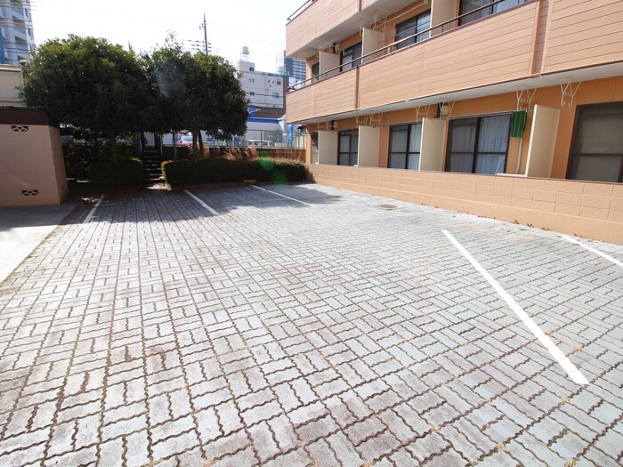 物件外観写真6　(駐車場)