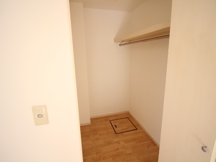 物件内観写真15　(収納)