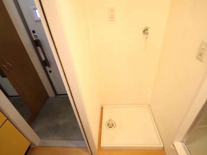 物件内観写真17　(洗濯機置場)