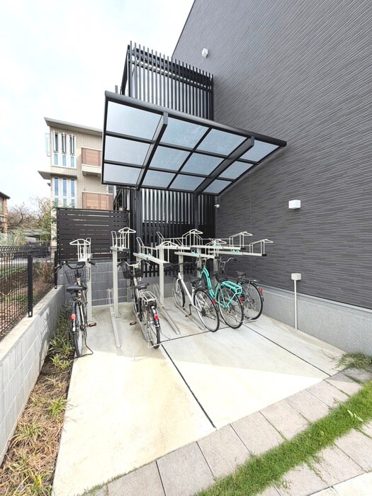 物件外観写真6　(駐輪場)