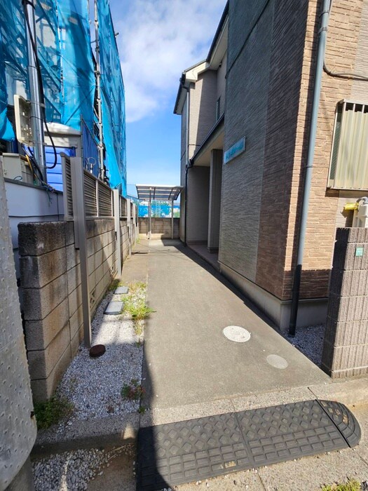 物件外観写真5　(エントランス部分)