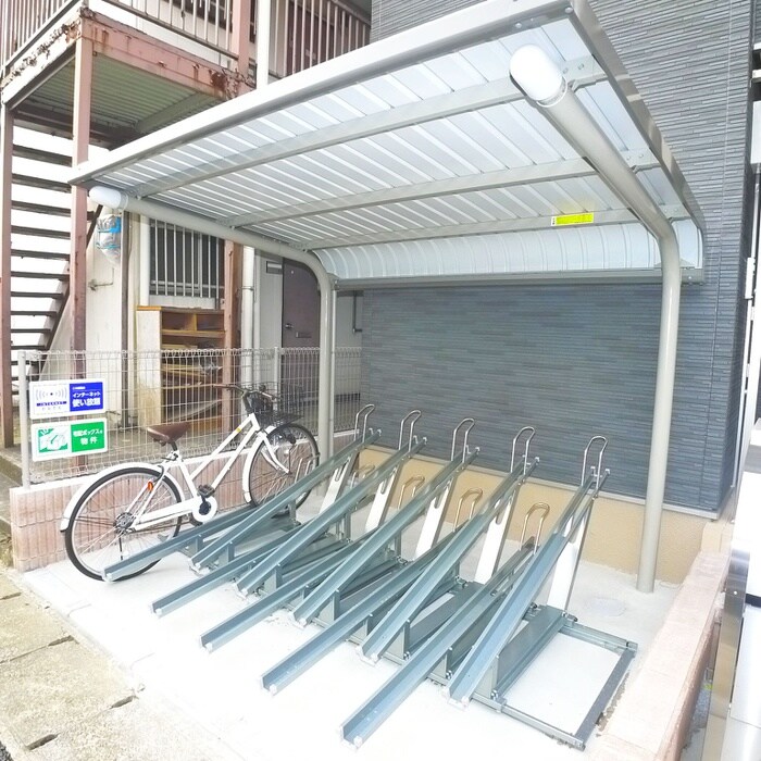 物件外観写真5　(駐輪場)