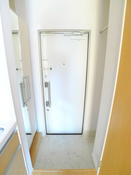 物件内観写真17　(玄関)