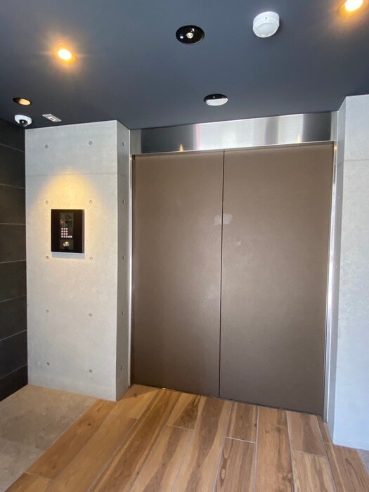 物件外観写真5　(エントランス部分)