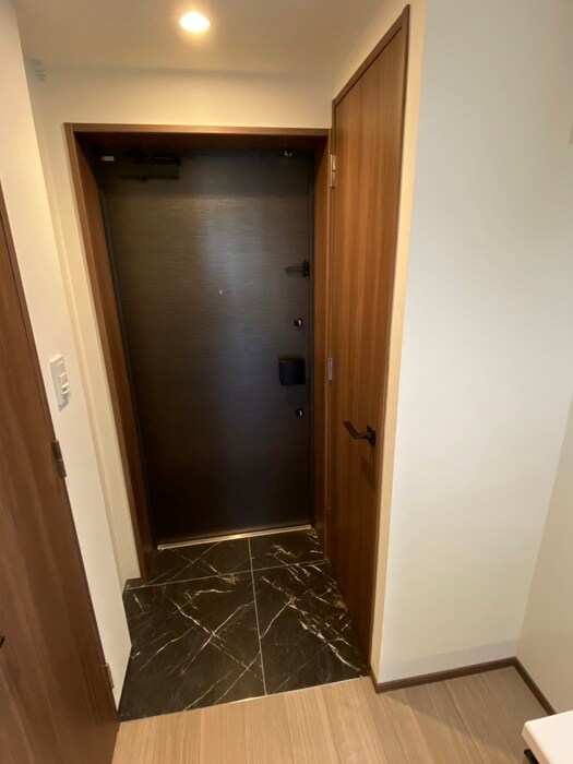 物件内観写真16　(玄関)