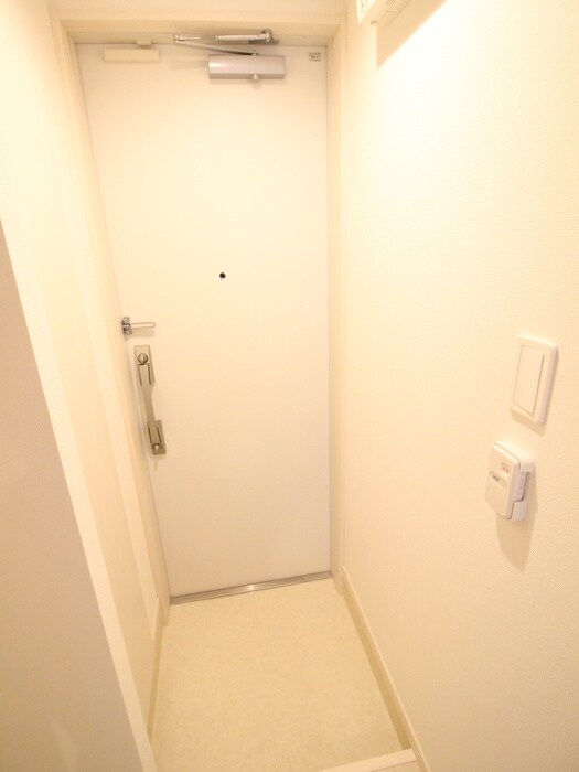 物件内観写真13　(玄関)