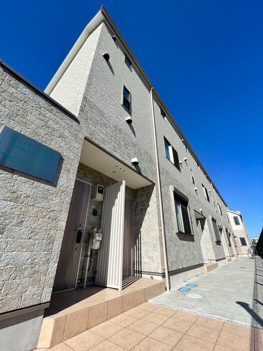 物件外観写真1　(エントランス部分)