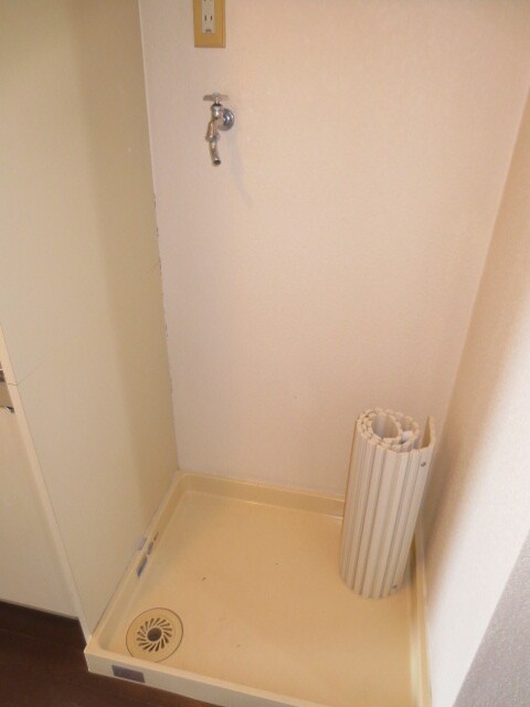 物件内観写真16　(洗濯機置場)