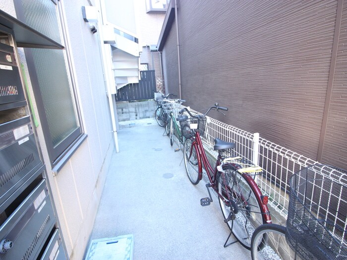 物件外観写真4　(駐輪場)