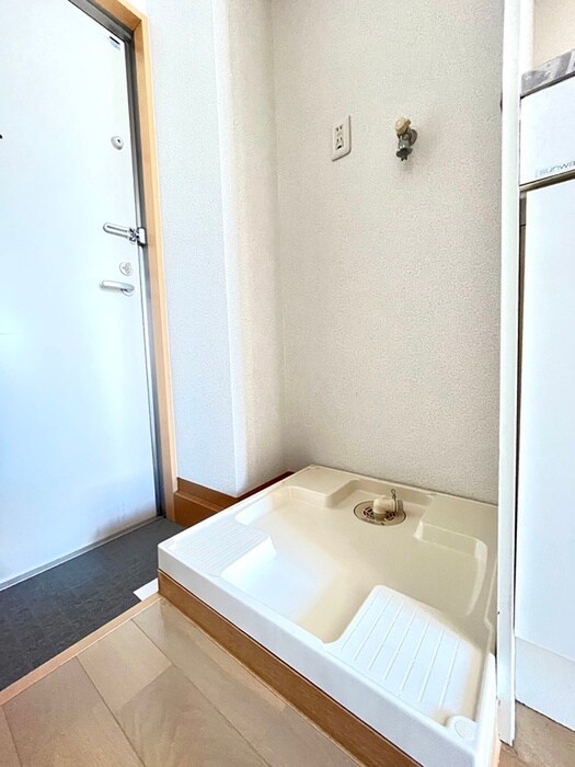 物件内観写真13　(洗濯機置場)