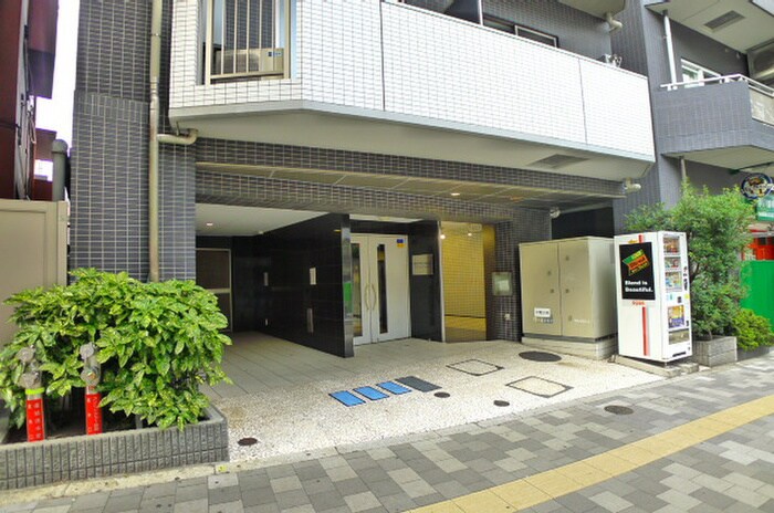 物件外観写真3　(エントランス部分)