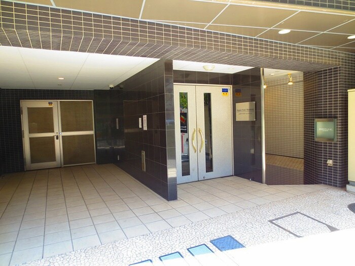 物件外観写真4　(エントランス部分)