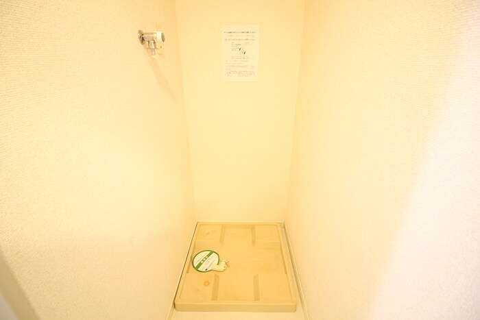 物件内観写真18　(洗濯機置場)