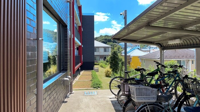 物件外観写真3　(エントランス部分)