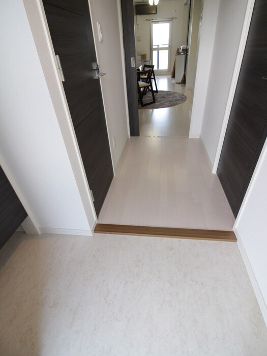 物件内観写真10　(玄関)