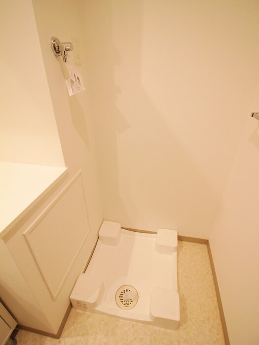 物件内観写真14　(洗濯機置場)