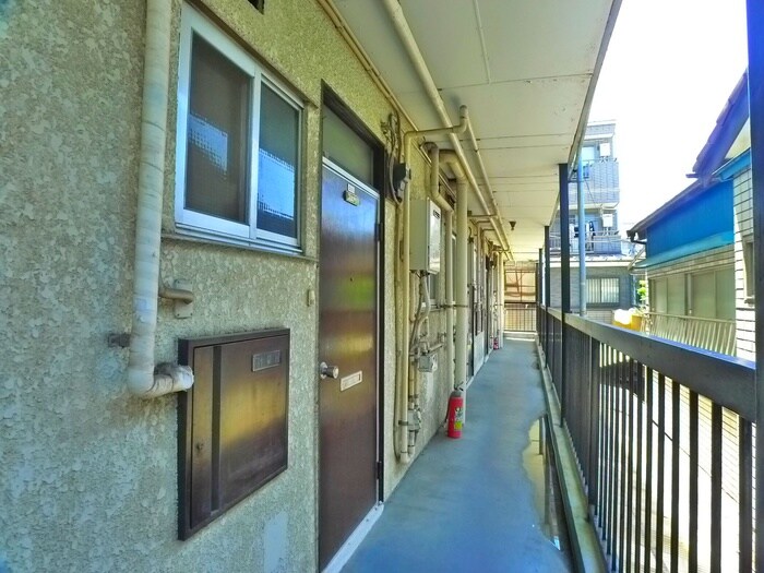 物件外観写真2　(エントランス部分)