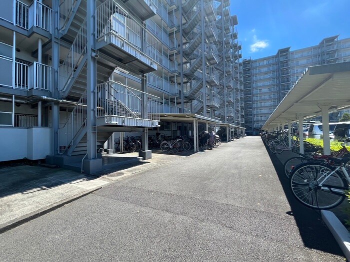 物件外観写真4　(駐輪場)