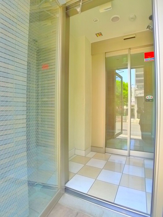 物件外観写真5　(エントランス部分)