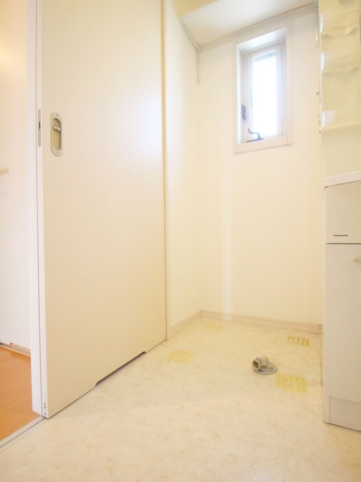 物件内観写真13　(洗濯機置場)