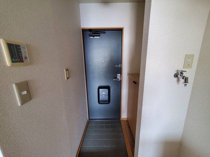 物件内観写真7　(玄関)