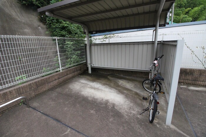 物件外観写真4　(駐輪場)