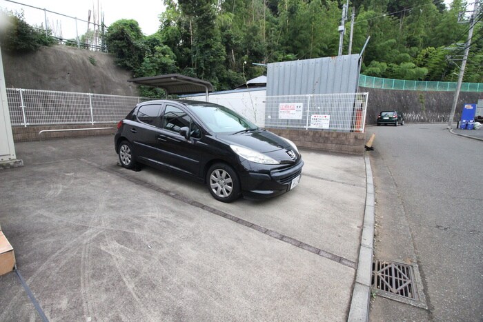 物件外観写真5　(駐車場)