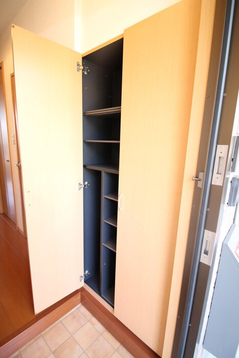 物件内観写真16　(玄関)