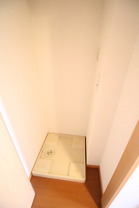 物件内観写真17　(洗濯機置場)