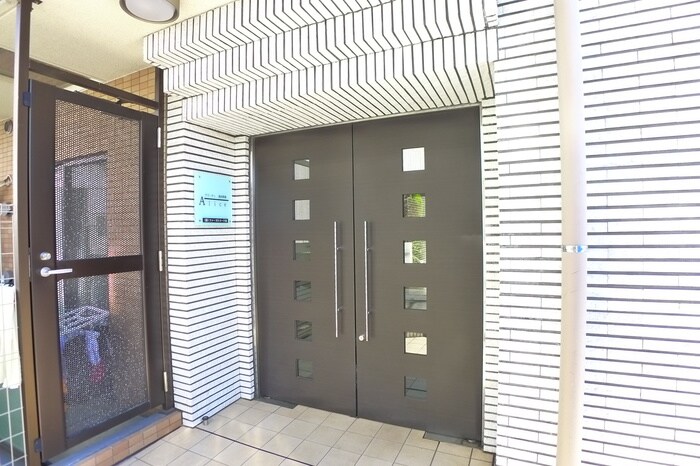 物件外観写真3　(エントランス部分)