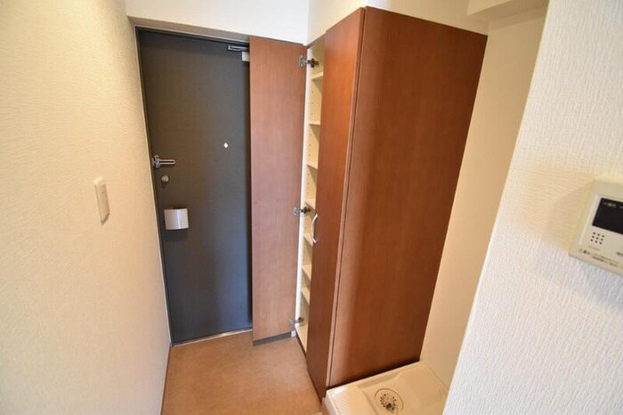 物件内観写真16　(玄関)