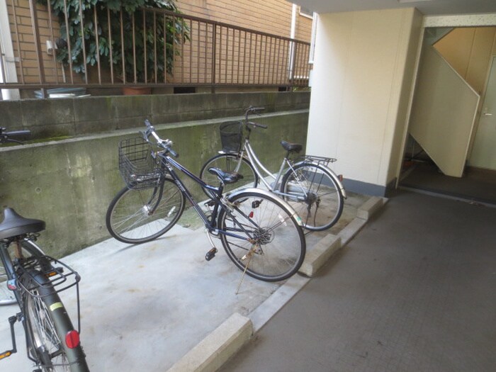 物件外観写真3　(駐輪場)