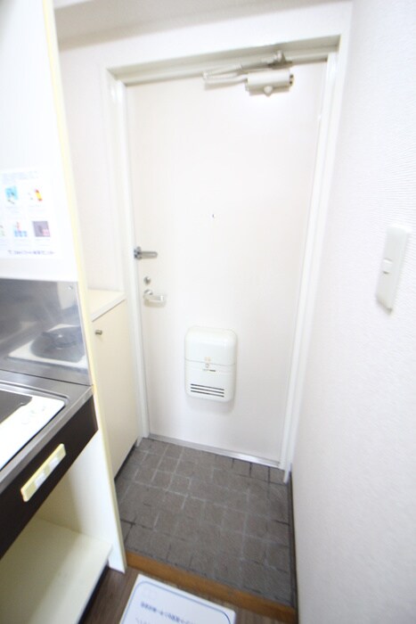 物件内観写真7　(玄関)