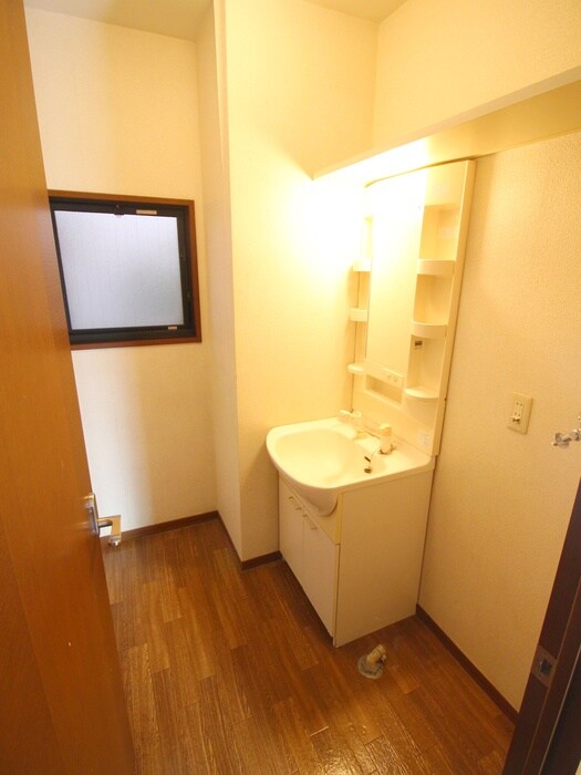 物件内観写真16　(洗濯機置場)