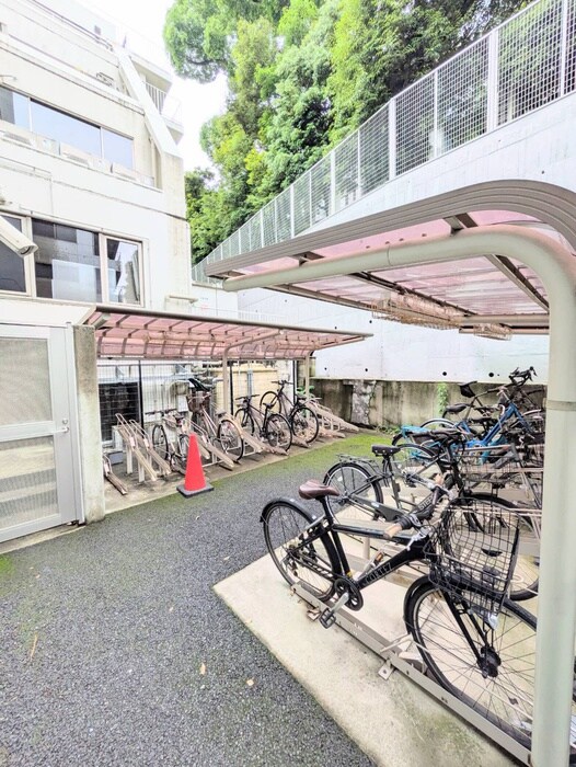 物件外観写真5　(駐輪場)