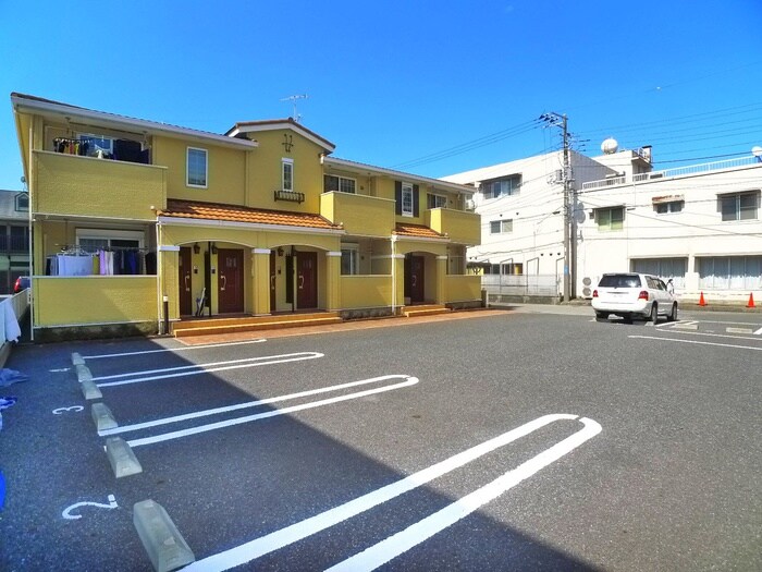 物件外観写真3　(駐車場)