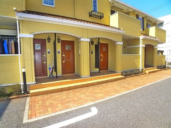 物件外観写真4　(エントランス部分)