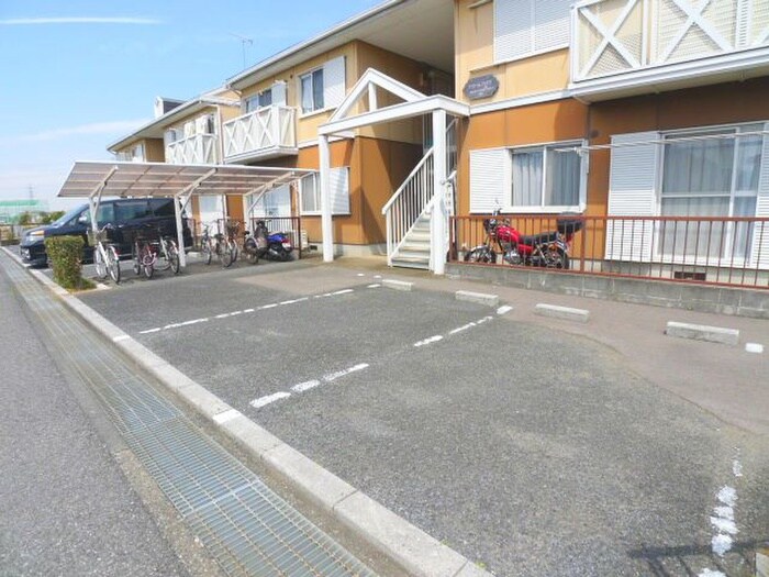 物件外観写真2　(駐車場)