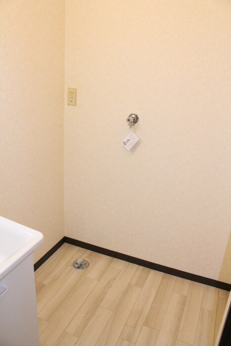 物件内観写真9　(洗濯機置場)