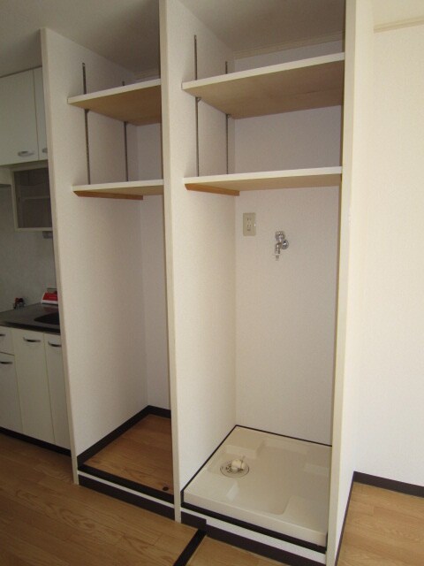 物件内観写真10　(洗濯機置場)