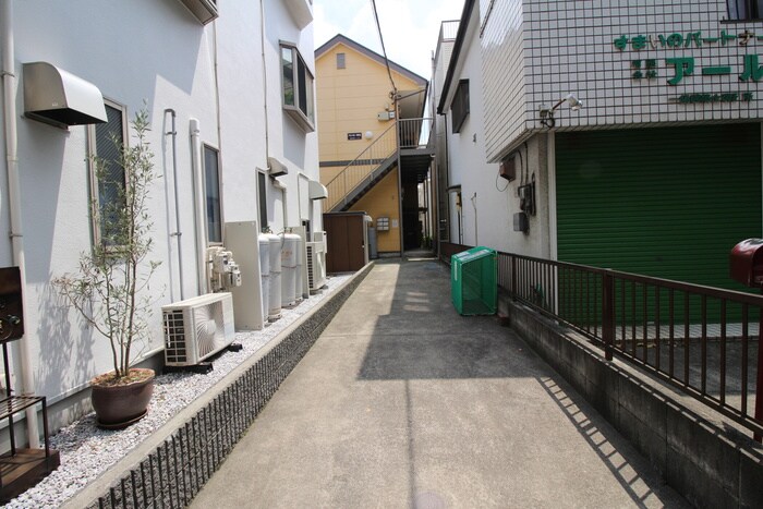 物件外観写真6　(エントランス部分)