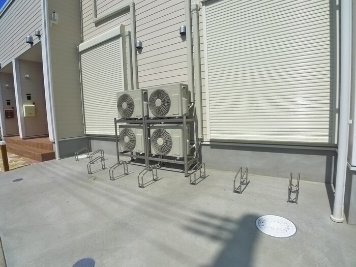 物件外観写真3　(駐輪場)