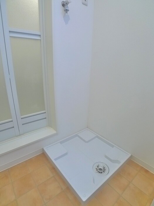 物件内観写真10　(洗濯機置場)