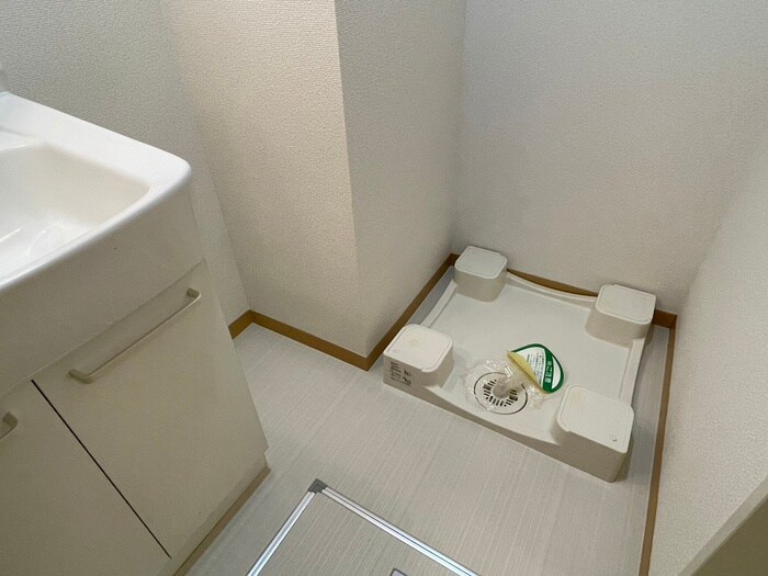 物件内観写真11　(洗濯機置場)