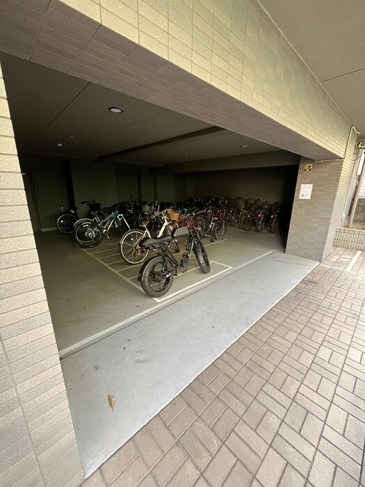 物件外観写真4　(駐輪場)