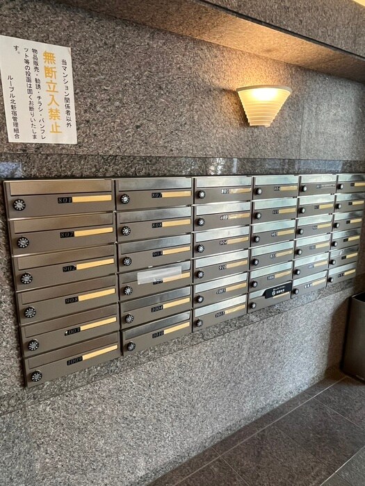 物件外観写真6　(エントランス部分)