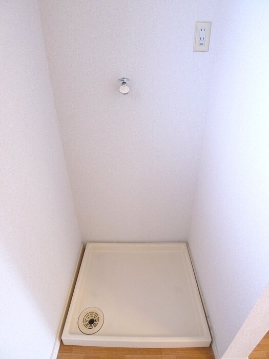 物件内観写真16　(洗濯機置場)