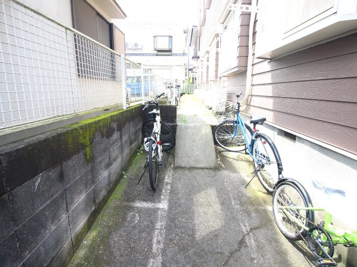 物件外観写真5　(駐輪場)
